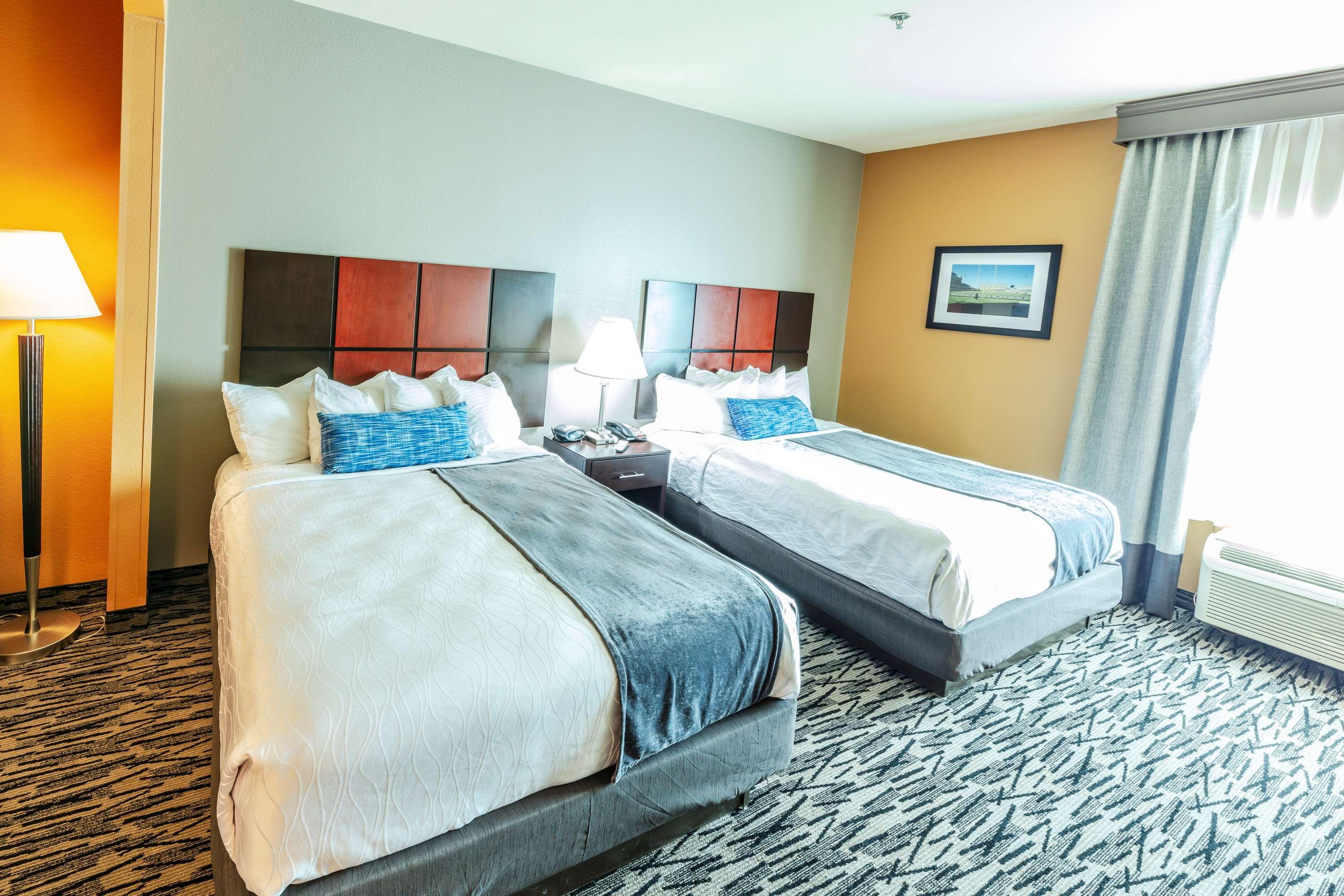 Best Western Plus Denton Inn & Suites Εξωτερικό φωτογραφία