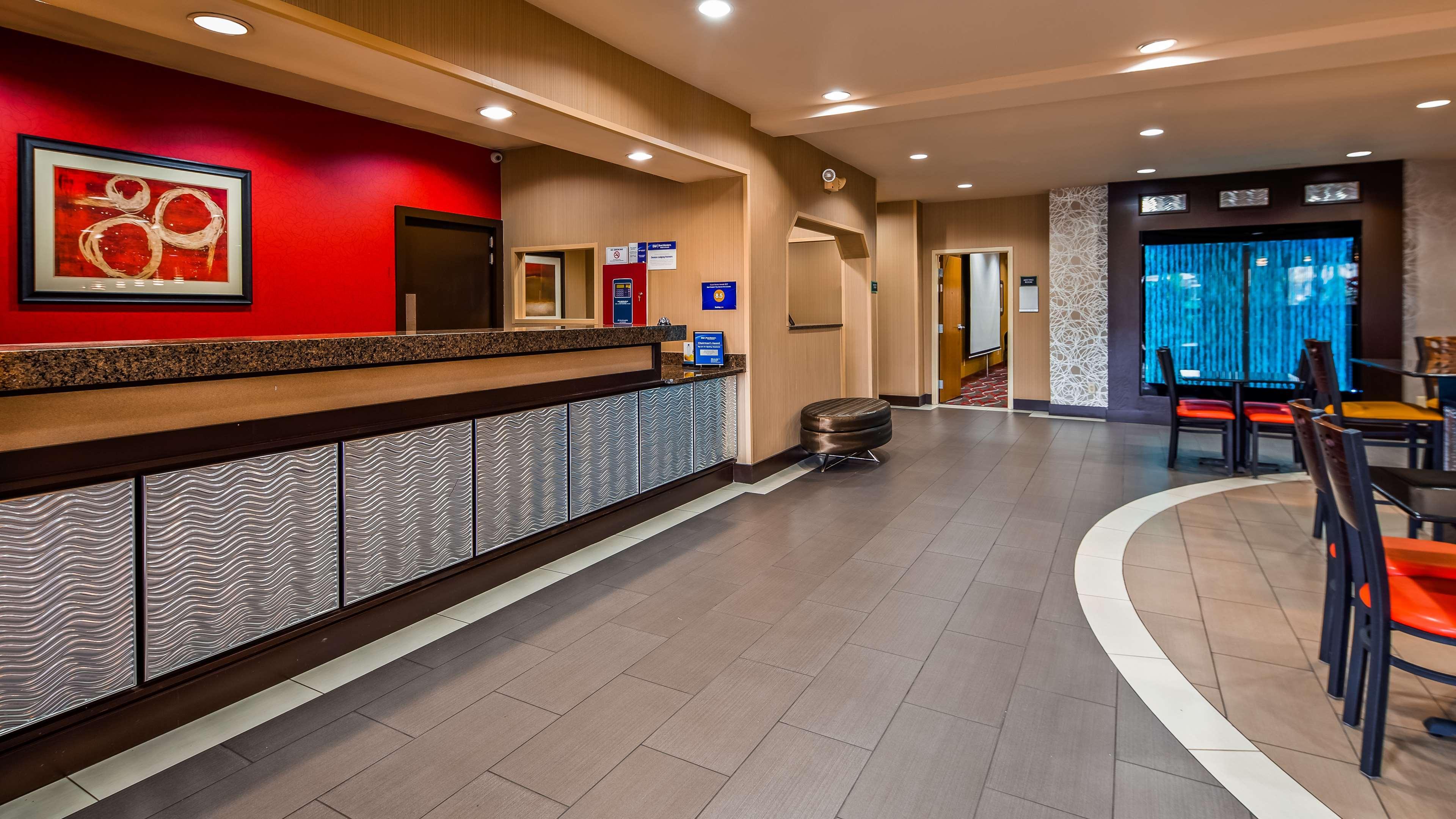 Best Western Plus Denton Inn & Suites Εξωτερικό φωτογραφία