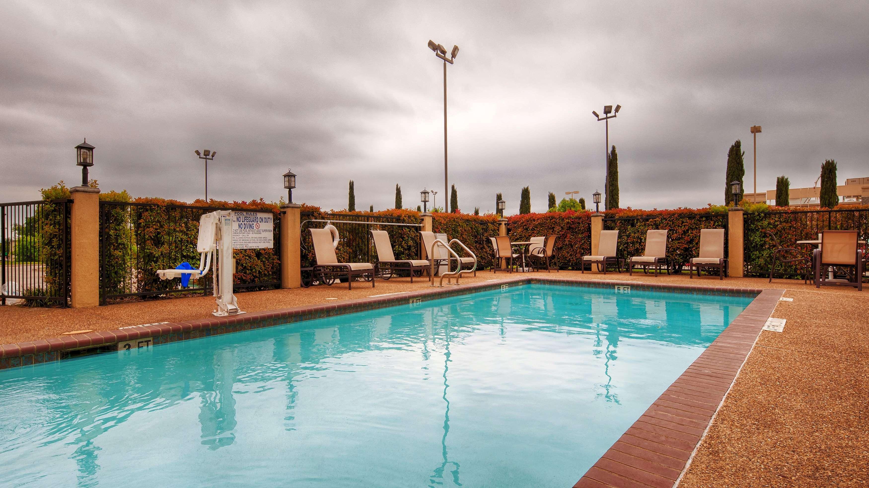 Best Western Plus Denton Inn & Suites Εξωτερικό φωτογραφία