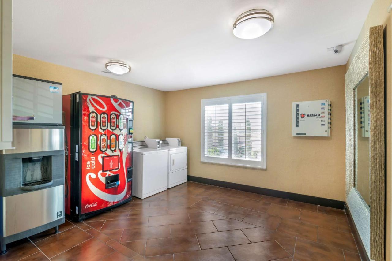 Best Western Plus Denton Inn & Suites Εξωτερικό φωτογραφία