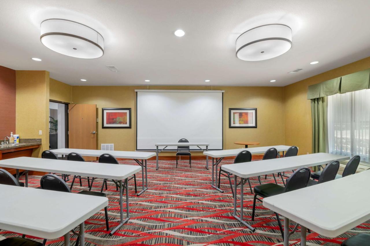 Best Western Plus Denton Inn & Suites Εξωτερικό φωτογραφία